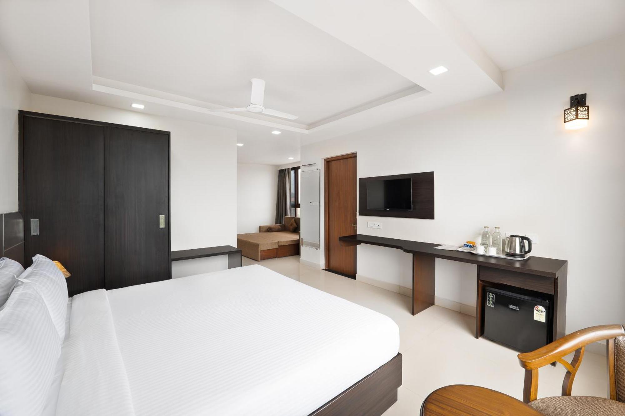 Bsg Porvorim Regency Hotel Goa ภายนอก รูปภาพ